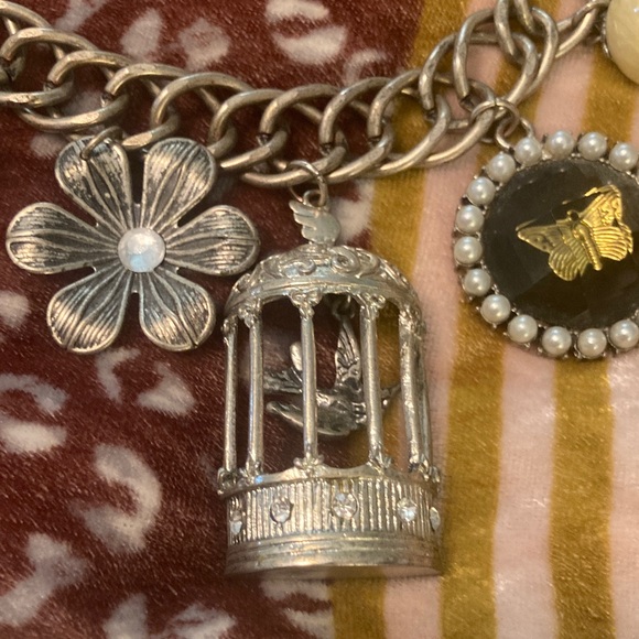 LOFT Silver Necklace with Gold Butterfly and Cream Bead, adjustable🩷🌸 - Picture 3 of 4